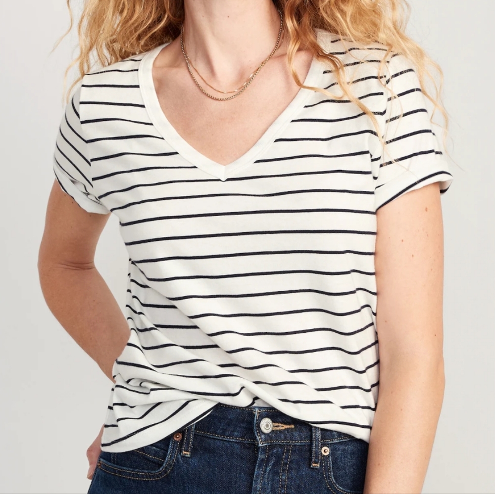 Old Navy Everywear Tee, size medium tall, v-neck t-shirt tee
